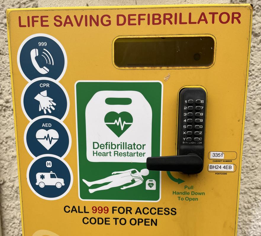 safety-considerations-when-using-a-defibrillator-defib-faqs